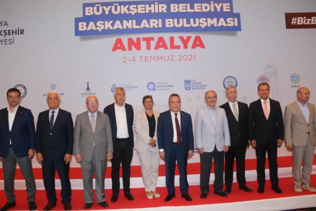 CHP'li Büyükşehir Belediye Başkanları Antalya'da buluştu