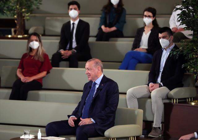 Cumhurbaşkanı Erdoğan'ı gülümseten soru: Darlandığınızda ne yapıyorsunuz?