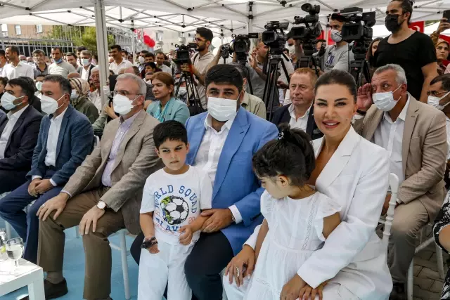 Ebru Yaşar Ortaokulu coşkuyla açıldı