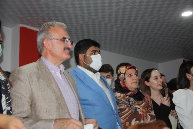 Ebru Yaşar Ortaokulu coşkuyla açıldı