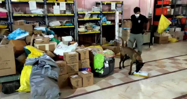 Erzincan'da 1 kilo 145 gram toz esrar ile çeşitli miktarlarda sentetik uyuşturucu ele geçirildi