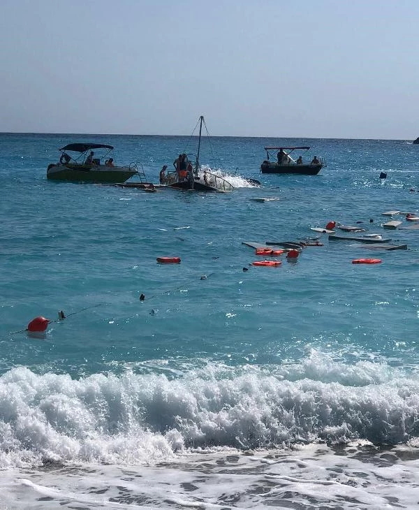 Fethiye'de güneşlenenler çığlık seslerine koştu! Batan teknede can pazarı
