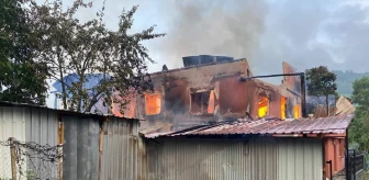Son dakika haberi | Karabük'te evlerinde yangın çıkan çift son anda kurtuldu