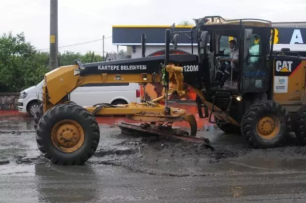 Kartepe'de metrekareye 40 kilogram yağış düştü; dereler taştı, ev ve iş yerlerini su bastı