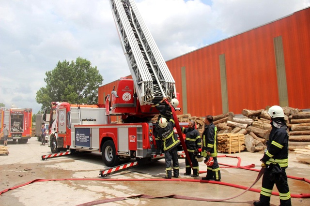 kereste fabrikasinda filo patladi itfaiye eki 4 14242752 o