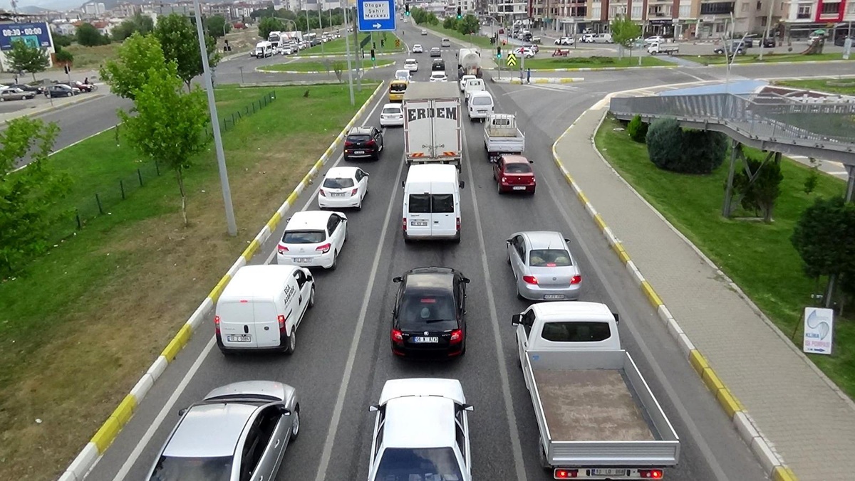 Kuzey Ege'de yollarda tatil yoğunluğu - Vimarsana News