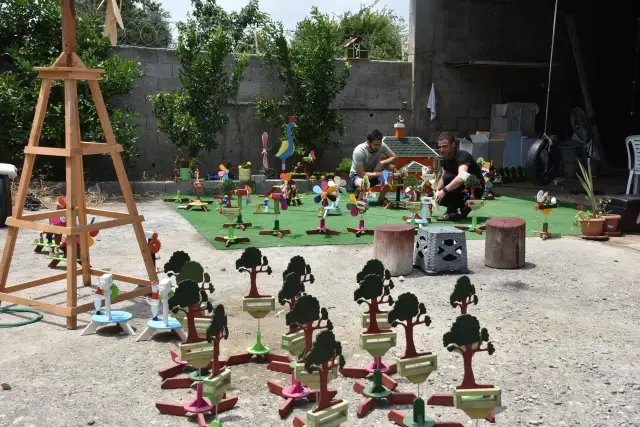 Oğlunu mutlu etmek için başladığı el yapımı ahşap oyuncak işi mesleği oldu! Şimdi dünyaya satış yapıyor Oğlunu mutlu etmek için başladığı el yapımı ahşap oyuncak işi mesleği oldu! Şimdi dünyaya satış yapıyor