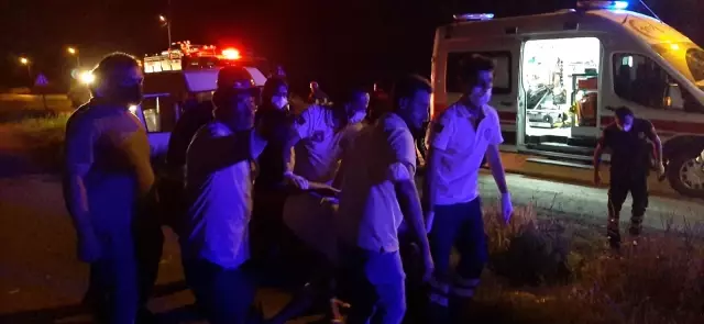 Son dakika: Otomobil ve minibüs çarpıştı: 2'si çocuk 6 yaralı