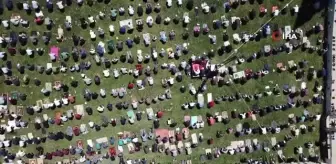 Kürtün: Seccadesi çim, kubbesi mavi gökyüzü olan camide namaz kılmanın huzurunu yaşadılar Kürtün: Seccadesi çim, kubbesi mavi gökyüzü olan camide namaz kılmanın huzurunu yaşadılar
