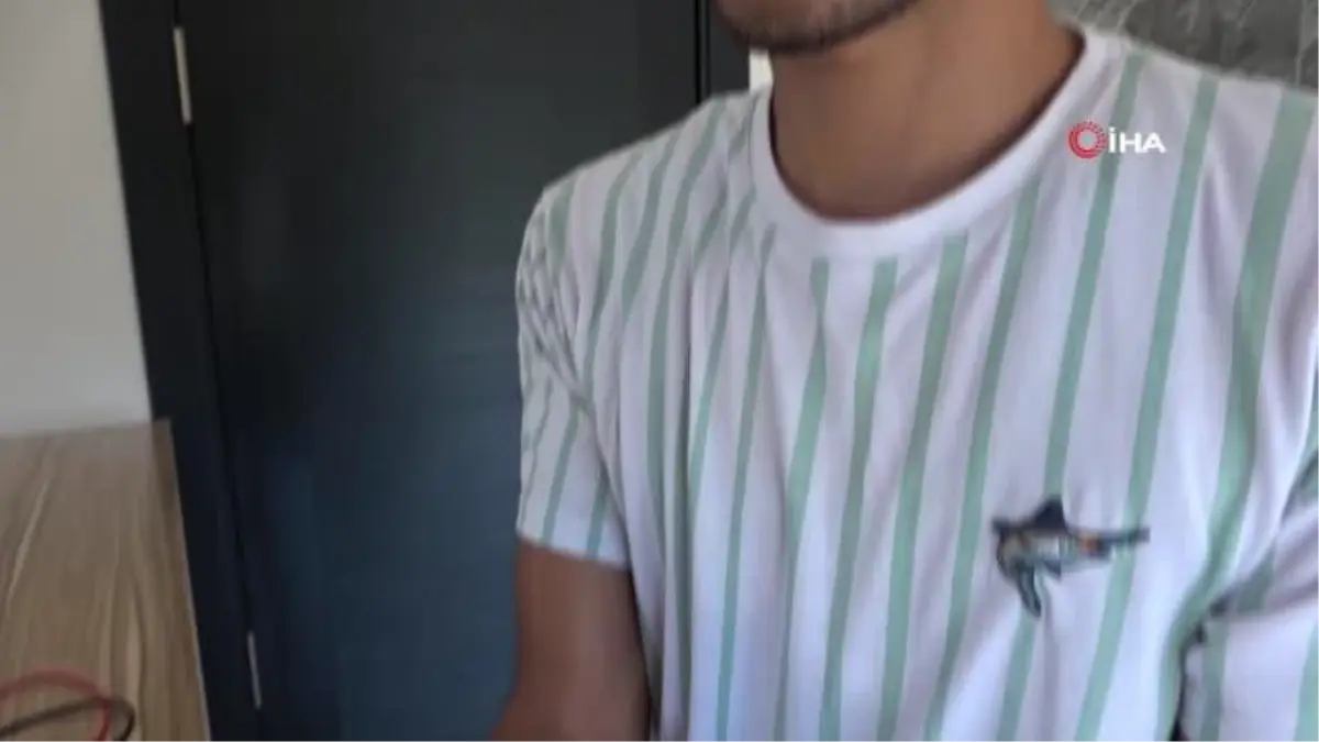 Tuşları kayısıdan olan piyano görenleri şaşkına çeviriyor