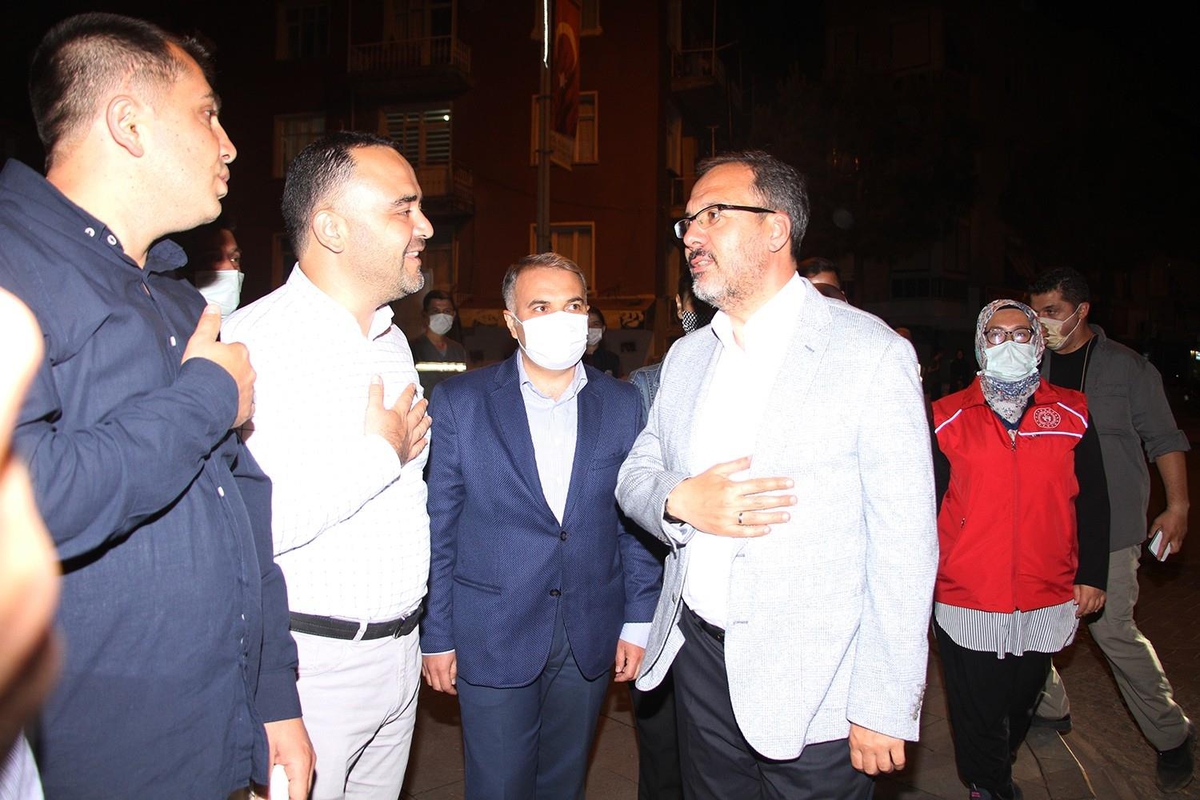 Son dakika haber! Bakan Kasapoğlu'ndan memleketi Kula'ya gece çıkarması