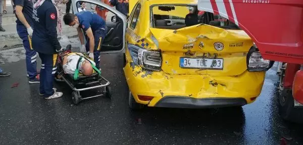 BAŞAKŞEHİR'DE YANGINA GİDİLEN İTFAİYE ARACI TAKSİYE ÇARPTI İKİ YARALI