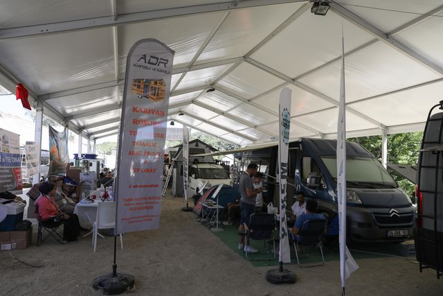 Binlerce kamp ve karavan tutkunu İzmir'de buluştu