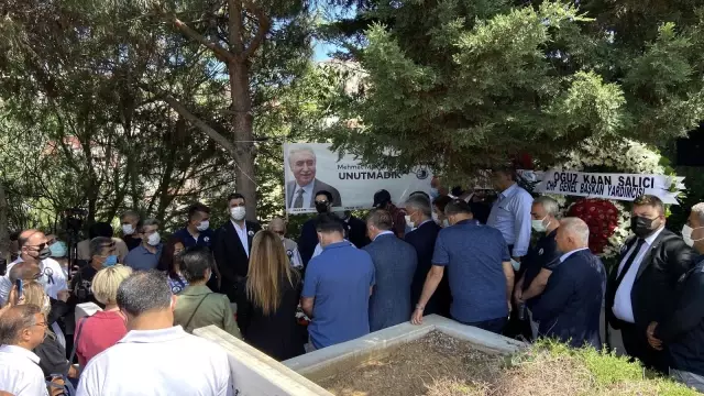 Eski Bakan Mehmet Moğultay ölümünün 4. yılında kabri başında anıldı