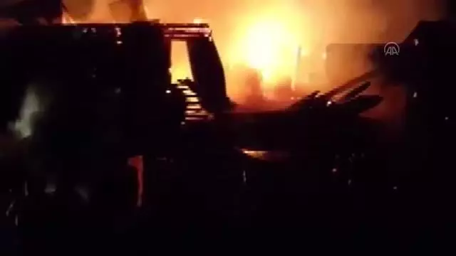Ev yangınında mutfak tüpü patladı: 2 yaralı