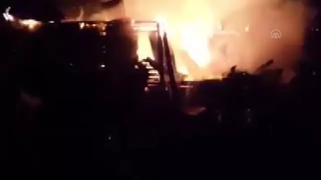 Ev yangınında mutfak tüpü patladı: 2 yaralı