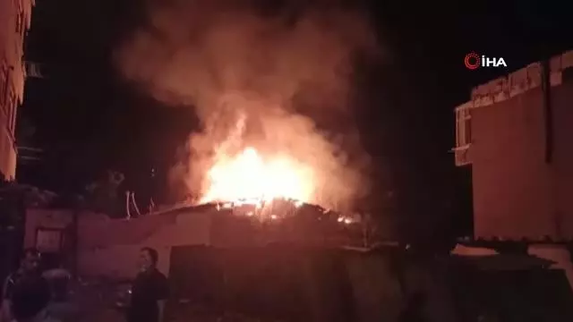 Fatih'te korkutan yangın