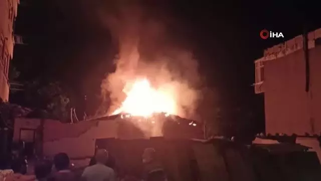 Fatih'te korkutan yangın