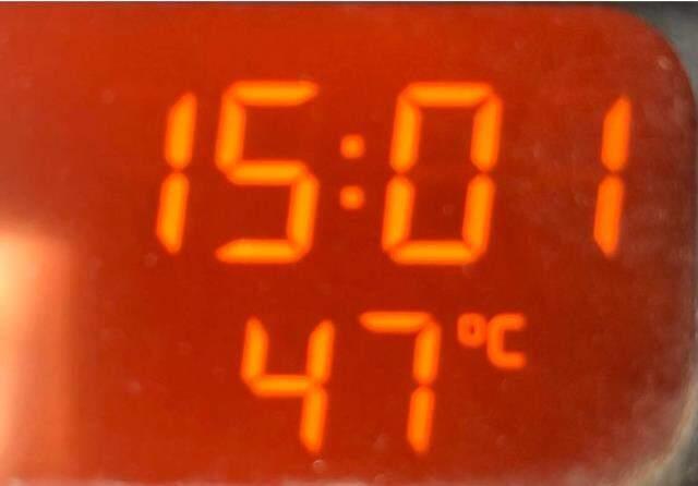 Filmlere konu olacak görüntüler! Termometre 47 dereceyi gösterince arabasıyla birlikte kendisini de yıkattı Filmlere konu olacak görüntüler! Termometre 47 dereceyi gösterince arabasıyla birlikte kendisini de yıkattı