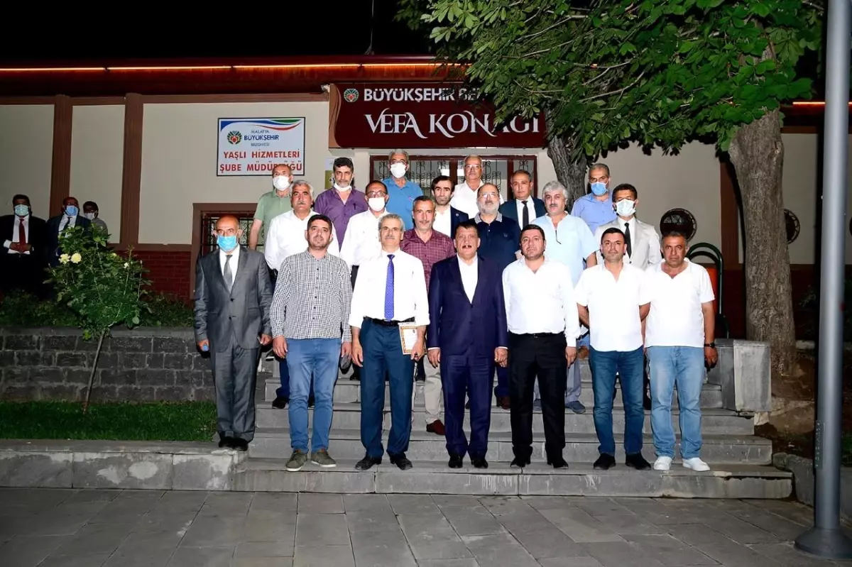 Battalgazi İlçesi Mahalle Muhtarlarıyla Bir Araya Gelen Başkan Gürkan, 'Muhtarlarımızla Aile Gibiyiz'