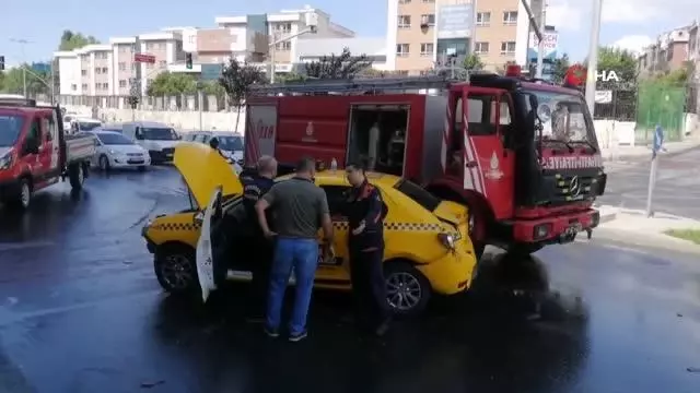 İhbara giden itfaiye aracı taksi ile çapıştı: 2 yaralı