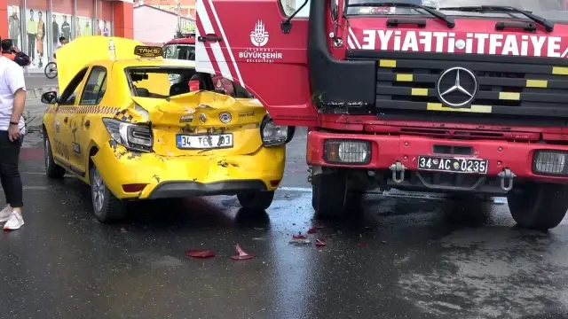 İhbara giden itfaiye aracı taksi ile çapıştı: 2 yaralı