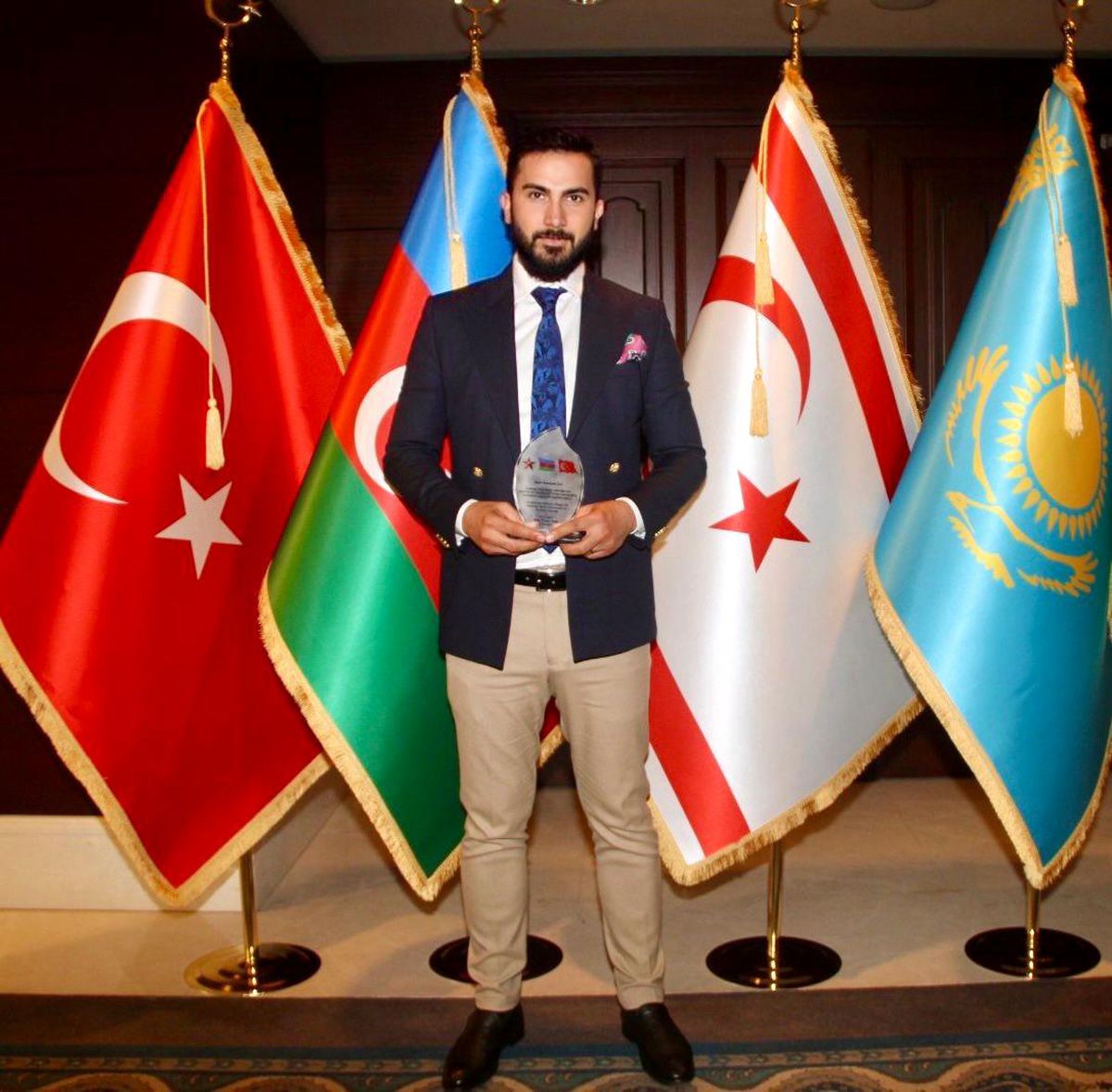 İzol'e anlamlı plaket