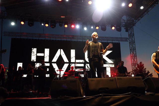 kisitlamasiz ilk pazar gununde haluk levent 2 14244932 o