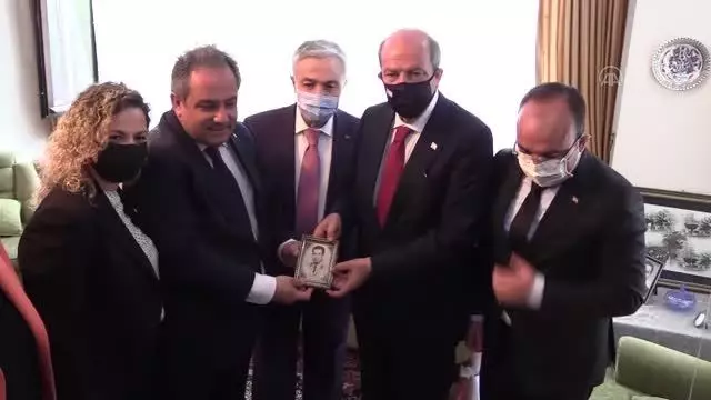 Son dakika haber... KKTC Cumhurbaşkanı Ersin Tatar, Emekli Tuğgeneral Nihat İlhan'ın yaşadığı evi ziyaret etti