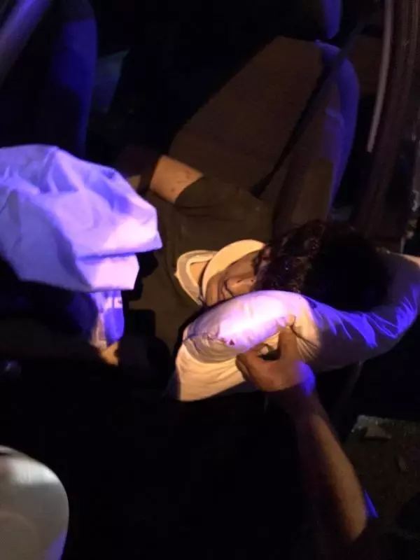 Kontrolden çıkan araç düğün salonunun duvarına çarptı: 1'i ağır 4 yaralı