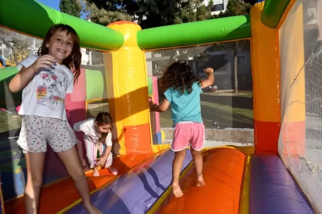 Kuşadası Belediyesi çocukların karne sevincine ortak oldu
