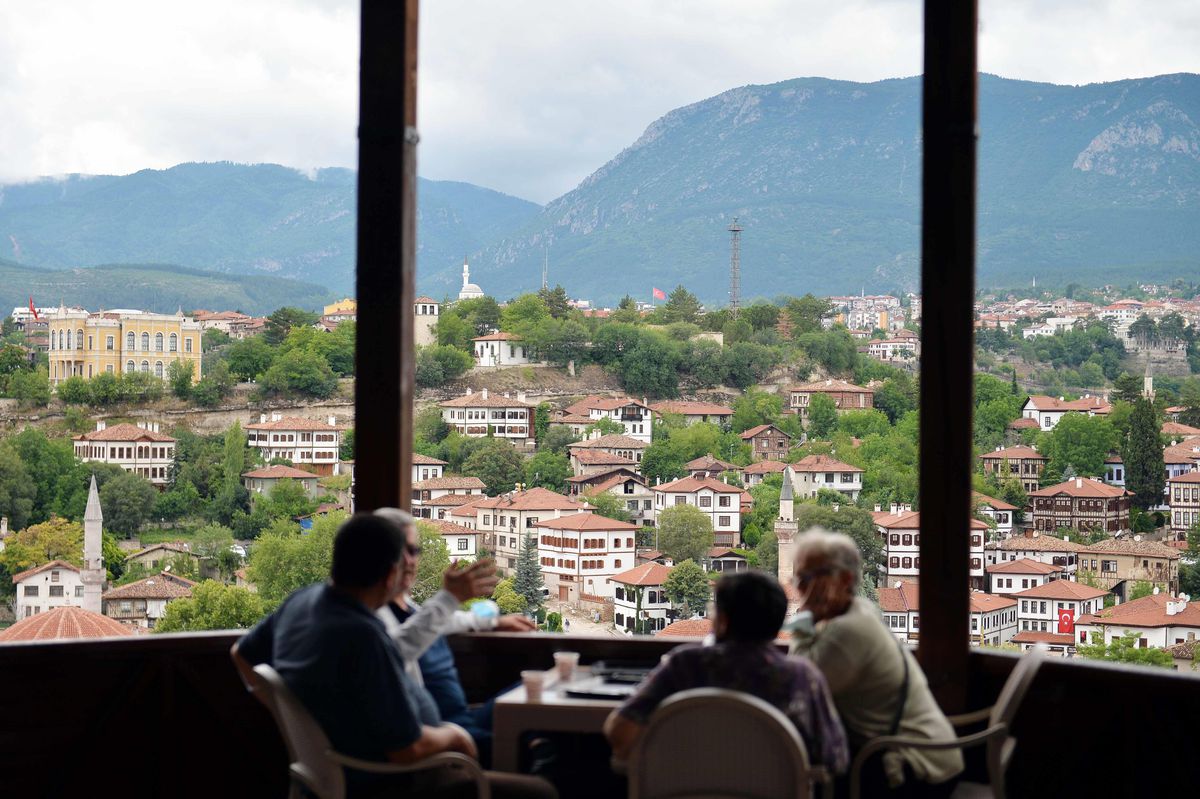 Safranbolu'da 'kısıtlamasız' pazar gününde yoğunluk yaşandı