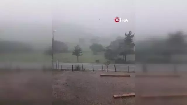 Tokat'ta etkili olan dolu yağışı tarım arazilerini vurdu