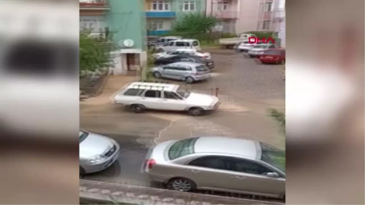 TOKAT'TA ETKİLİ OLAN SAĞANAKTA YOLLAR GÖLLE DÖNDÜ