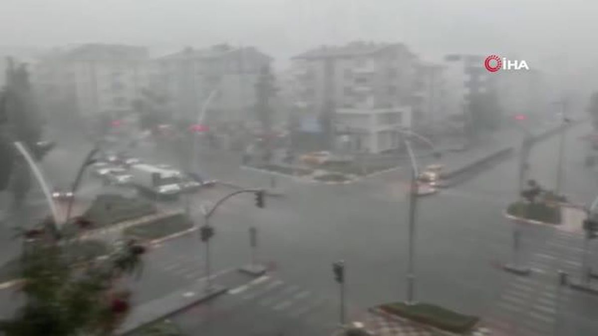 Tokat'ta sağanak yağış hayatı olumsuz etkiledi