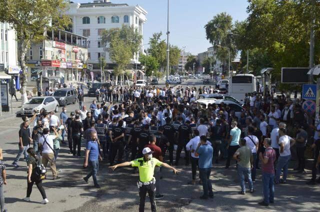 Tütün üreticilerinin yetki belgesi protestosu devam ediyor: AK Parti encümeniyim, hepimiz açlıktan ölüyoruz