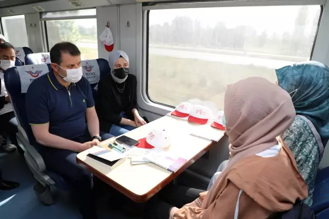 Vali Salih Ayhan öğrenciler ile Divriği ilçesini gezdi