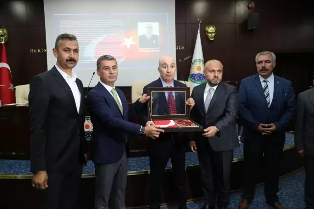 Gölbaşı Belediyesi Meclisi'ne 15 Temmuz Gazisi Turgut Aslan'dan ziyaret Gölbaşı Belediyesi Meclisi'ne 15 Temmuz Gazisi Turgut Aslan'dan ziyaret