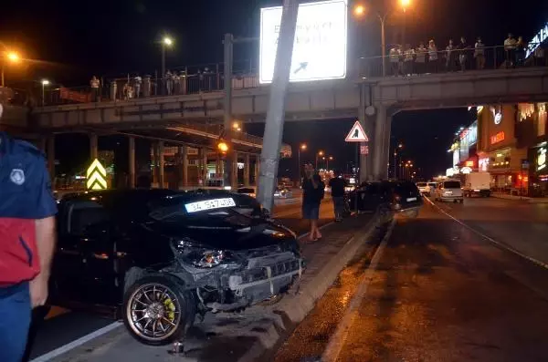 Son dakika haberi: AVCILAR'DA TRAFİK KAZASI 2 YARALI