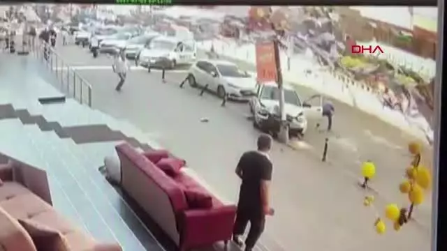 BAHÇELİEVLER'DE FACİANIN EŞİĞİNDEN DÖNÜLEN ANLAR KAMERADA
