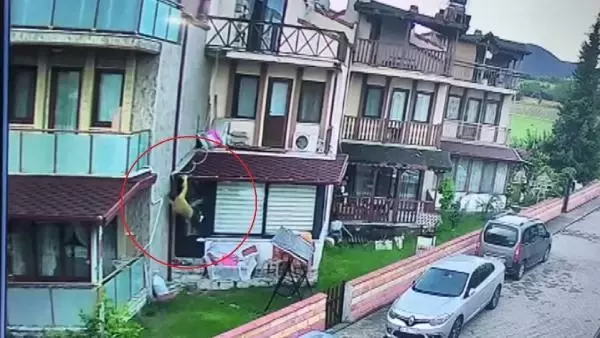 genc kadinin basi tacizci ile dertte sapik son rezaletinde eve girmeye kalkti