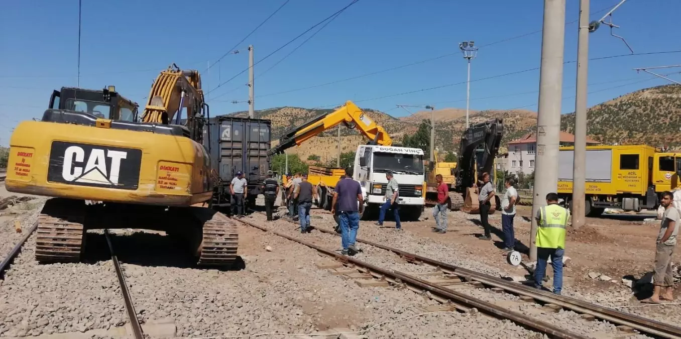 Gölbaşı'nda yük vagonu raydan çıktı