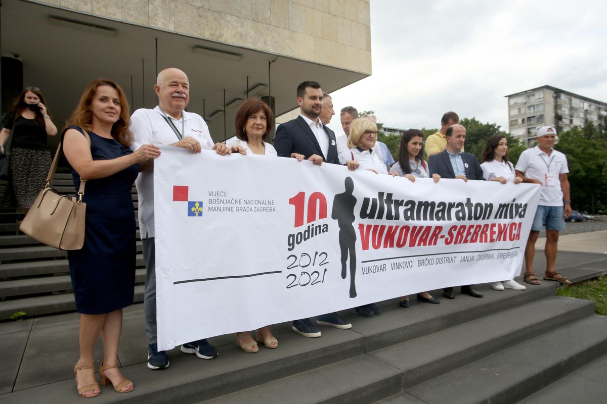 Hırvatistan'daki 10. Vukovar-Srebrenitsa Maratonu başkent Zagreb'den hareket etti