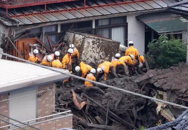 Japonya'da sel ve heyelan felaketinin bilançosu artıyorÖlü sayısı 3'e yükseldi, 80 kişinin akıbeti bilinmiyor