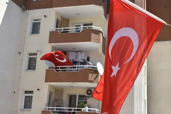 Kazada şehit olan polisin Edirne'deki babaevine ateş düştü