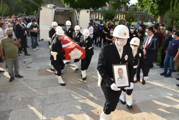 KAZADA ŞEHİT OLAN POLİS GÖZYAŞLARI ARASINDA TOPRAĞA VERİLDİ
