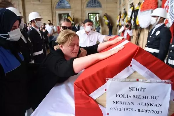 KAZADA ŞEHİT OLAN POLİS GÖZYAŞLARI ARASINDA TOPRAĞA VERİLDİ