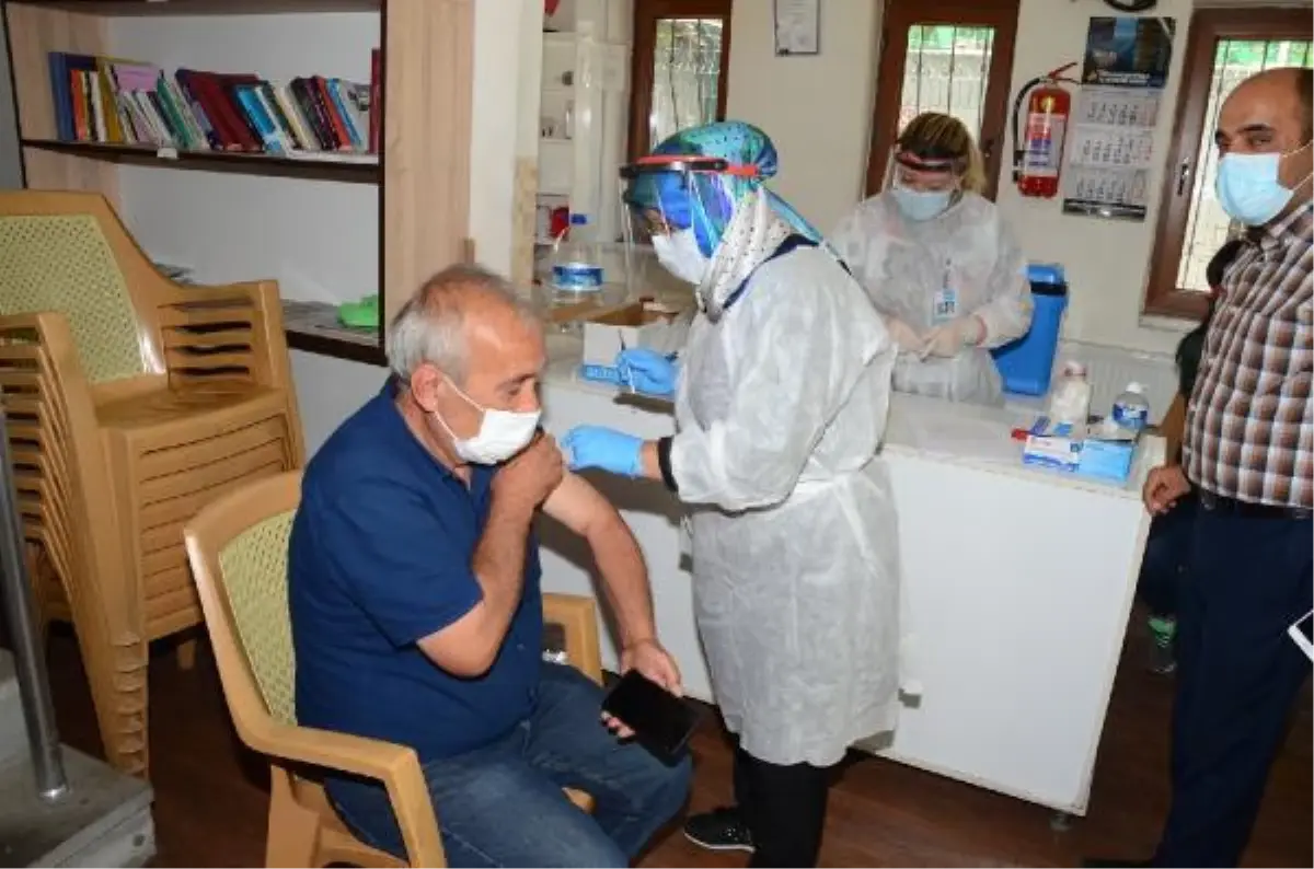Kırıkkale Millet Kıraathanesi'nde Covid-19 aşıları yapıldı