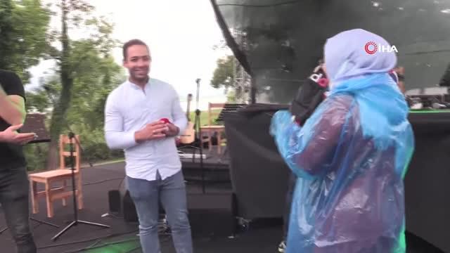 konserde surpriz evlilik teklifi 4 14246427 o