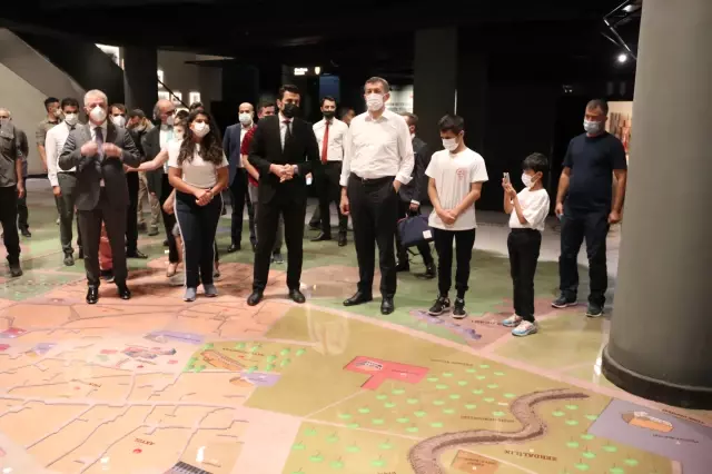 Son dakika! Milli Eğitim Bakanı Ziya Selçuk, Gaziantep'te temaslarda bulundu, öğrencilerle buluştu Son dakika! Milli Eğitim Bakanı Ziya Selçuk, Gaziantep'te temaslarda bulundu, öğrencilerle buluştu